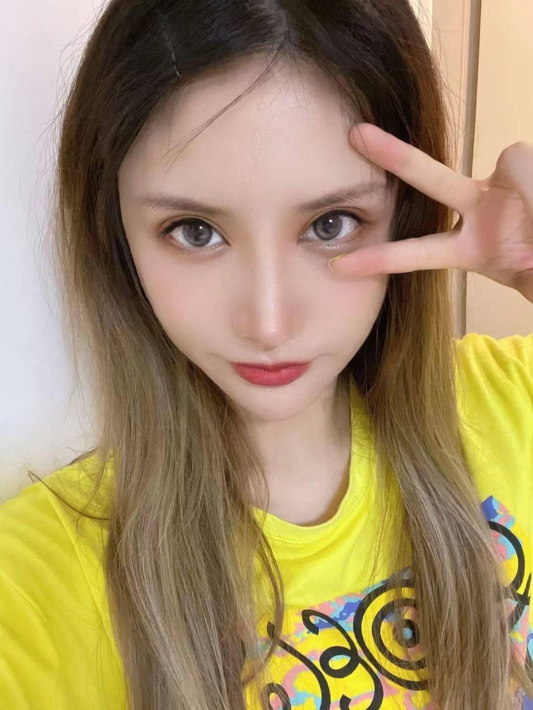 上海漂亮的娇小妹子