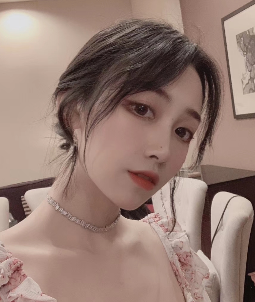 浦东射学生妹一脸，她那样子看起来很享受